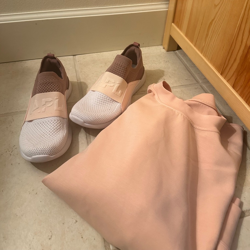7 APL Lululemon - worn 2x LIKE NEW!!!🤩 white, peachy pink and mauve, so comfy!